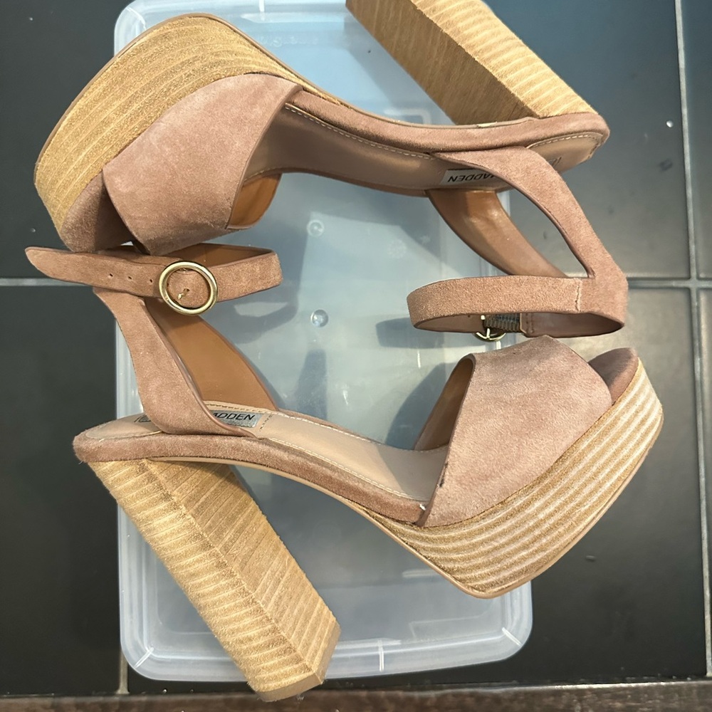Steve Madden Platform Sandals!